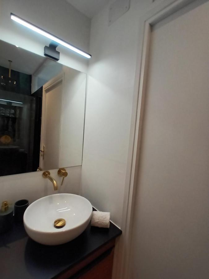 Paris Balcony Top Floor Room 외부 사진
