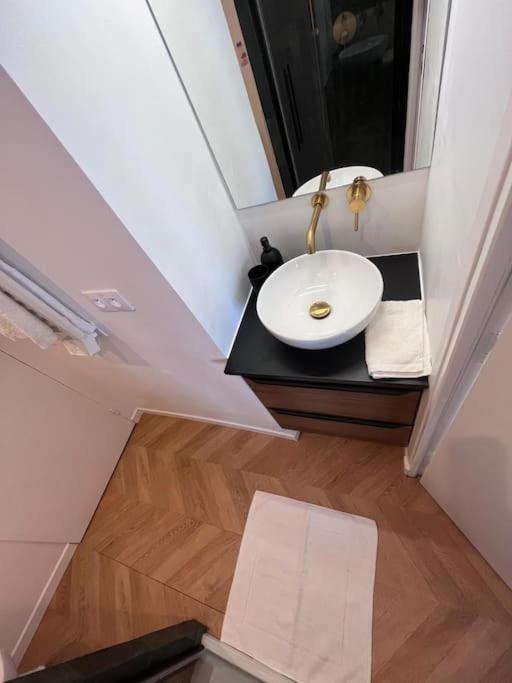 Paris Balcony Top Floor Room 외부 사진